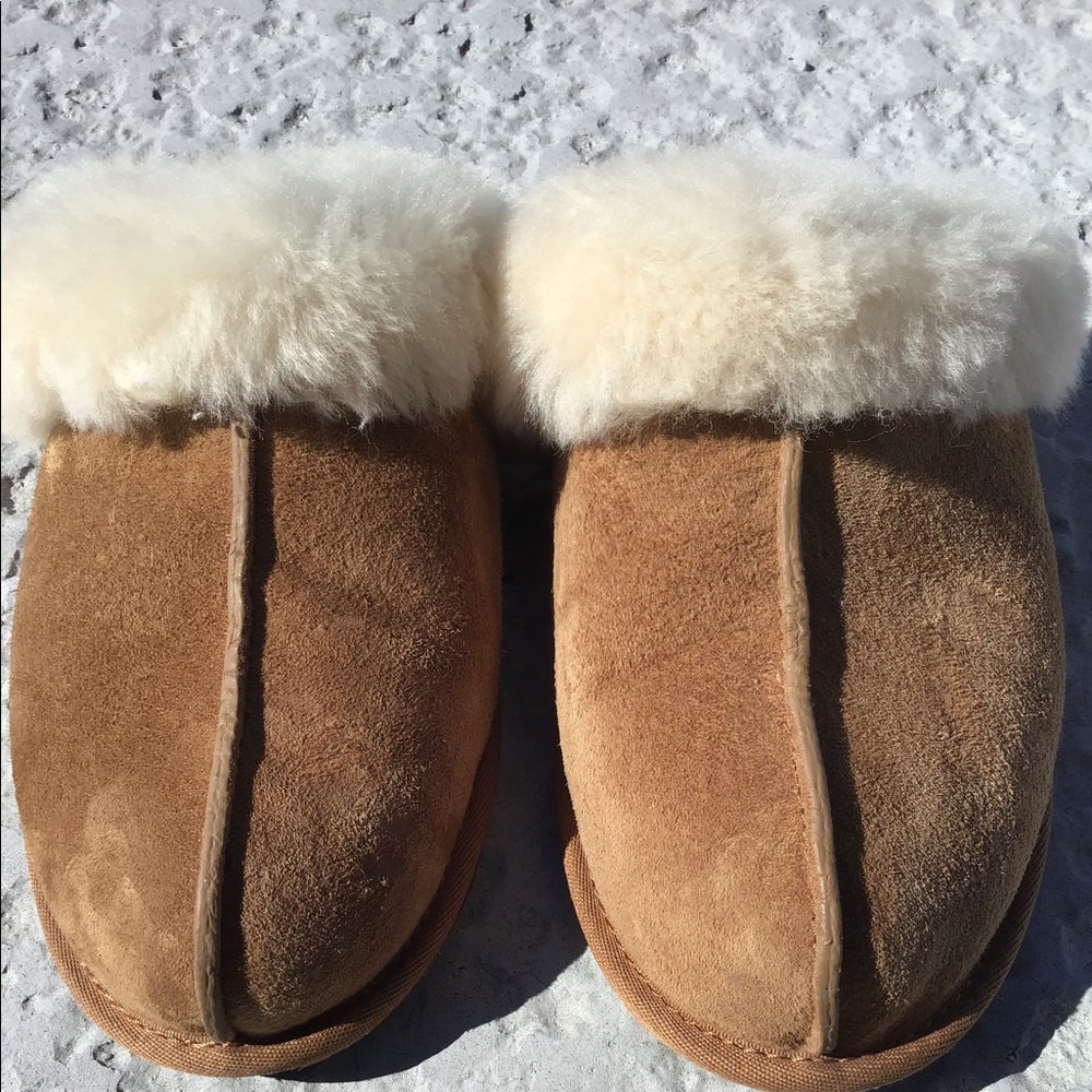 UGG Scuffette Slippers size 8/39